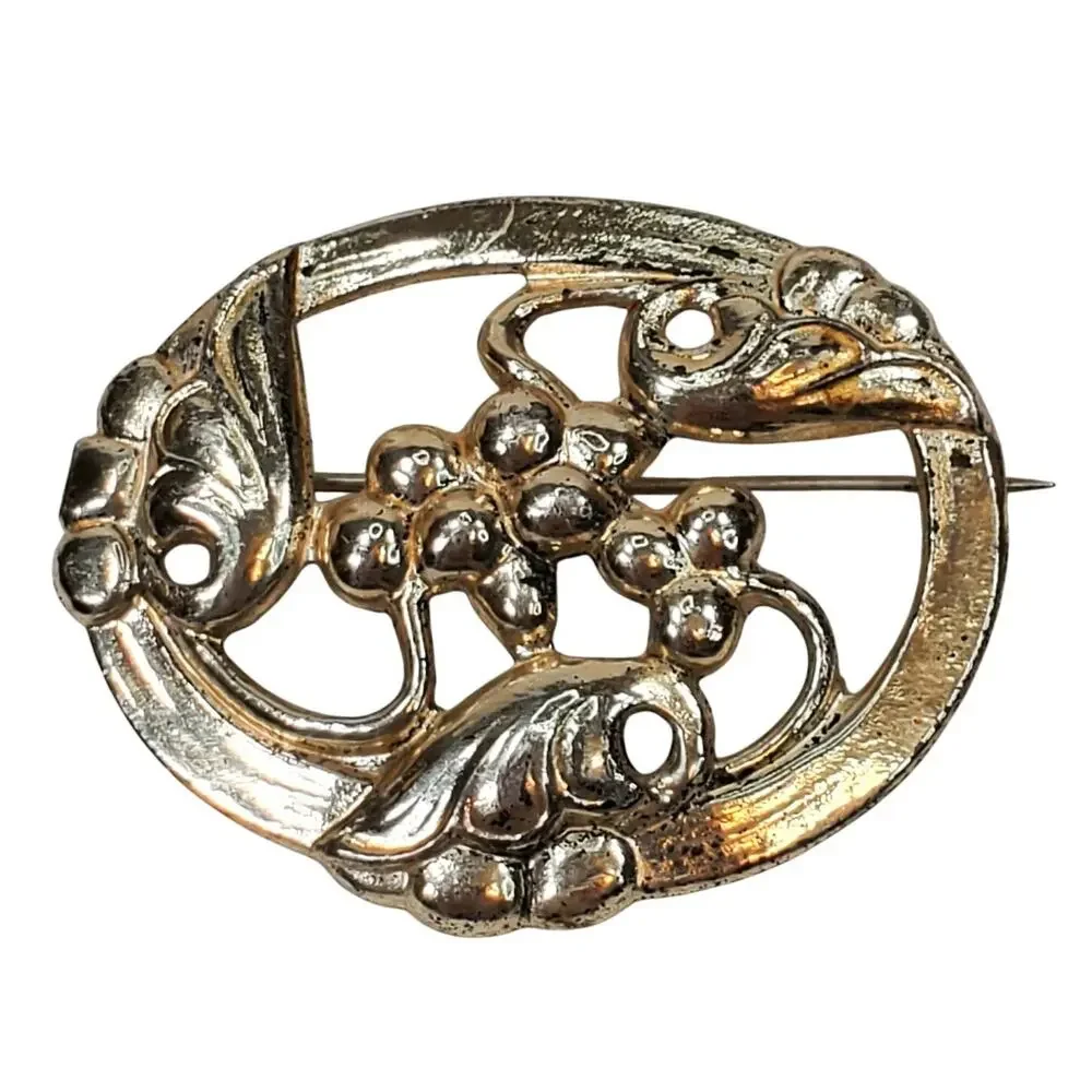 Berry Brooch Vtg 1.5